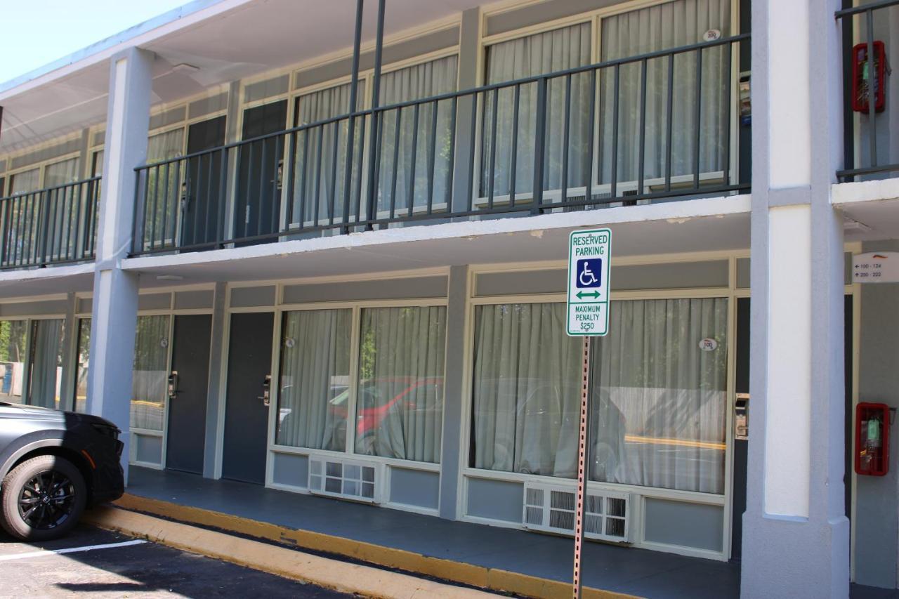 Super 8 By Wyndham Morganton Hotel Exterior foto